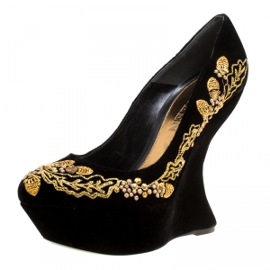 Pre Owned Alexander McQueen Black Embroidered Velvet Hamlet Wedge Platform Pumps Size 38.5