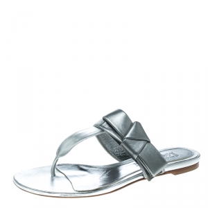 Pre Owned Alexander McQueen Metallic Silver Leather Flat Thong Sandals Size 38.5