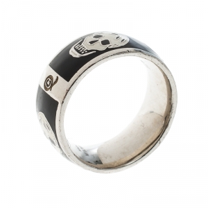 Pre Owned Alexander McQueen Black & White Enamel Skulls Silver Tone Band Ring Size 56