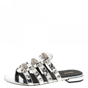 Pre Owned صندل سلايد فلات بالنسياغا آرينا جلد فضي ميتاليك  بسيور مقاس 36