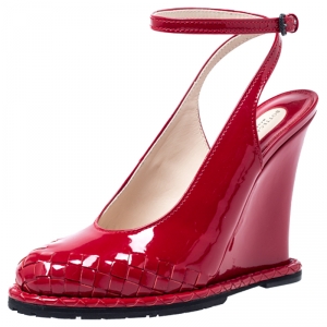 Pre Owned  Bottega Veneta Red Intrecciato Patent Leather Wedge Slingback Sandals Size 39
