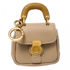 مملوكة مسبقًا Burberry Beige Leather DK88 Bag Charm