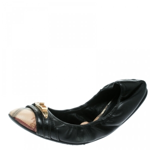 مملوكة مسبقًا Burberry Black Leather and Nova Check PVC Drayton Twistlock Ballet Flats Size 39