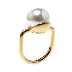 Pre Owned Carolina Herrera Faux Pearl Gold Tone Ring Size 52.5