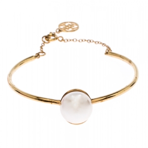 Pre Owned CH Carolina Herrera Faux Pearl Charm Gold Tone Bracelet 