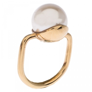 Pre Owned Carolina Herrera CH Faux Pearl Gold Tone Ring Size 48