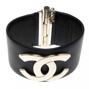 مملوكة مسبقًا Chanel CC Leather Gold Tone Exclusive Edition December 2017 Wide Cuff Bracelet 