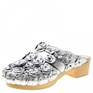 Chanel Metallic Silver Leather CC Turnlock Camellia Wood Platform Mules Size 39.5