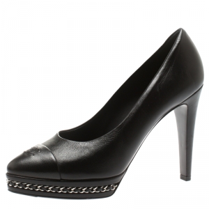 Pre Owned حذاء كعب عالي شانيل نعل سميك تفاصيل سلسلة غطاء مقدمة CC جلد أسود مقاس 38.5