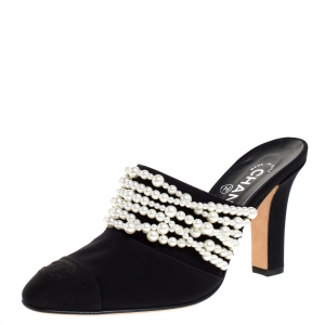 مملوكة مسبقًا Chanel Black Cotton Fabric Pearl Embellished CC Mule Sandals Size 36.5