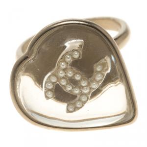 مملوكة مسبقًا Chanel CC Faux Pearl Clear Resin Heart Ring Size 52