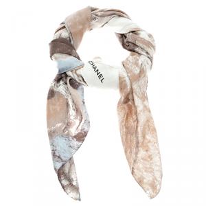 Pre Owned وشاح شانيل حرير مطبوع متعدد الألوان مربع