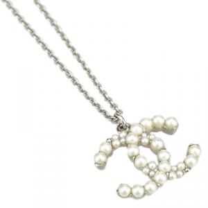 Pre Owned Chanel CC Faux Pearl Pendant Necklace