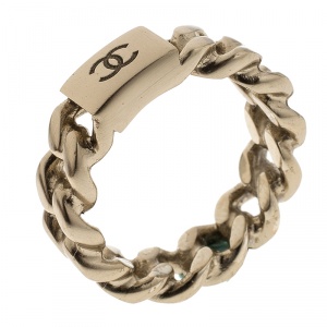 مملوكة مسبقًا Chanel CC Logo Gold Tone Chain Ring Size 52.5