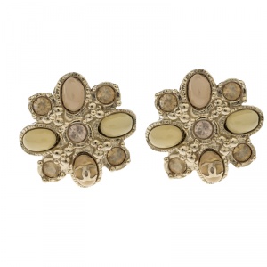 مملوكة مسبقًا Chanel CC Multicolor Floral Enamel Gold Tone Clip On Earrings