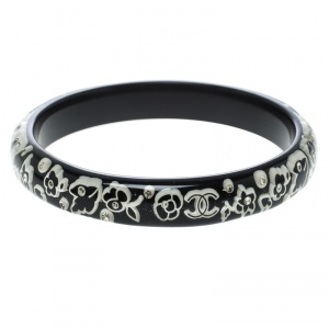 Pre Owned Chanel CC Black Crystal Embellished Resin Floral Bangle Bracelet