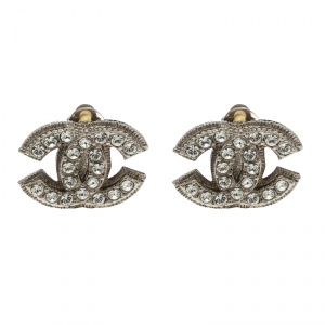 مملوكة مسبقًا Chanel CC Crystal Silver Tone Clip-On Stud Earrings