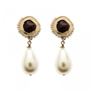 مملوكة مسبقًا Chanel CC Gripoix Faux Pearl Gold Tone Clip-on Drop Earrings