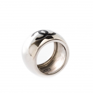 Pre Owned Chanel CC Heart Black Resin Silver Tone Wide Band Ring Size 55