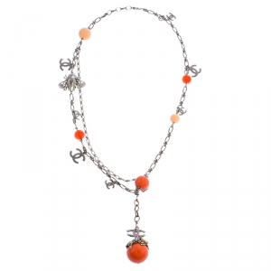 مملوكة مسبقًا Chanel Silver Tone Resin and Crystal Embellished Charm Necklace