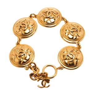 Pre Owned Chanel Coco Medals Vintage Gold-Plated Bracelet 23CM