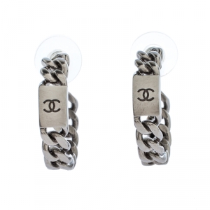 مملوكة مسبقًا Chanel CC Silver Tone Chain Hoop Earrings
