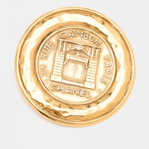 Pre Owned Chanel Vintage 31 Rue Cambon Gold Tone Medallion Brooch