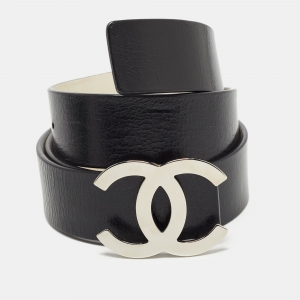Pre Owned Chanel Black/White Leather CC Reversible Buckle Belt 75CM