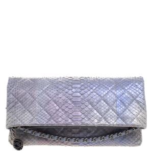 مملوكة مسبقًا Chanel Grey Hologram Quilted Python Medallion Foldover Clutch 