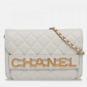 Pre Owned Chanel White Enchained Wallet on Chain