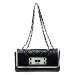 Pre Owned حقيبة شانيل إيست ويست جلد أسود مبطن بقلاب