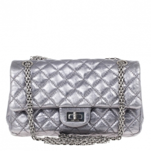 مملوكة مسبقًا Chanel Metallic Grey 2.55 Reissue 226 Flap Bag