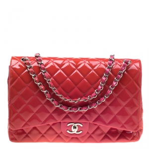 مملوكة مسبقًا حقيبة شانيل ماكسي كلاسيك ماكسي جلد أحمر لامع مبطن بقلاب مزدوج