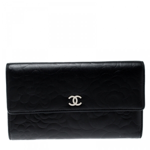 مملوكة مسبقًا Chanel Black Camellia Embossed Leather Flap Wallet