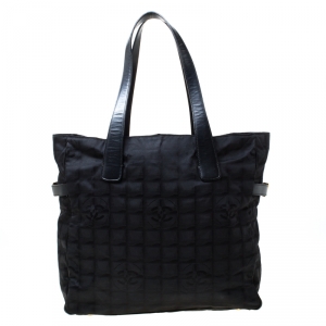 Pre Owned حقيبة شانيل ترافيل لاين  شعار CC كبيرة نايلون سوداء