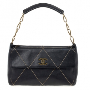 مملوكة مسبقًا Chanel Black Diamond Stitch Surpique Bag 