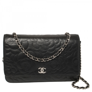 مملوكة مسبقًا Chanel Black Camellia Leather Wallet On Chain