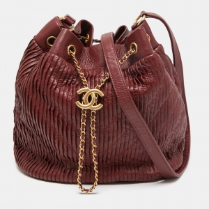 Pre Owned Chanel Red Pleated Leather Drawstring CC Bucket Bag