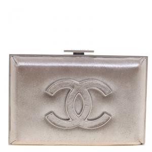 مملوكة مسبقًا Chanel Metallic Beige Satin CC Frame Clutch