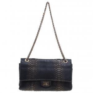 Pre Owned حقيبة شانيل قلاب 226 كلاسيك 2.55 ريإيشو جلد ثعبان ذهبية/ سوداء ميتالك