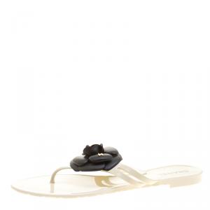 مملوكة مسبقًا Chanel Cream Jelly CC Camellia Flat Sandals Size 41