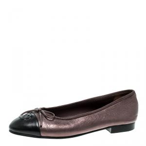 Pre Owned  حذاء فلات شانيل جلد أسود CC بمقدمة لامعة مقاس 36