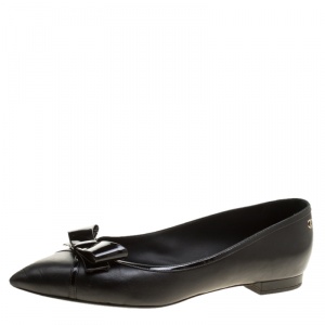 مملوكة مسبقًا Chanel Black Leather Bow Detail Pointed Toe Ballet Flats Size 40