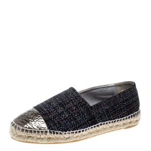 مملوكة مسبقًا حذاء إسبادريلز شانيل غطاء مقدمة جلد لامع CC وتويد ميتالك أسود مقاس 40