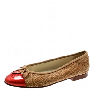 مملوكة مسبقًا Chanel Beige Raffia With Red Patent Leather CC Cap Toe Ballet Flats Size 37