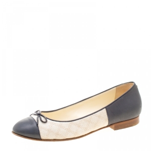 مملوكة مسبقًا حذاء فلات باليه شانيل غطاء مقدمة فيونكة جلد رمادي وكانفاس بيج رمادي مقاس 38