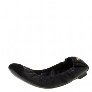 Pre Owned حذاء باليرينا فلات شانيل مجعد مقدمة سوداء جلد و سويدي أسود مقاس 37