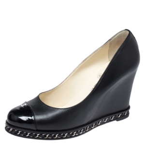 Pre Owned حذاء كعب عالي شانيل كعب روكي قماش وجلد لامع بروغ أسود مقاس 38