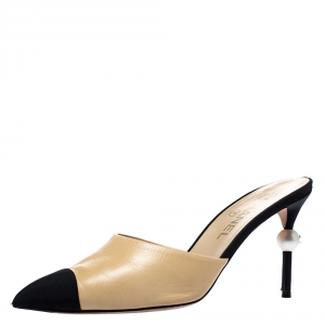 Chanel Beige/Black Leather and Canvas CC Faux Pearl Embellished Heel Slip On Mules Size 39.5