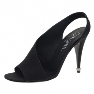 Pre Owned صندل شانيل فتحة خلفية كريب أسود مقاس 39